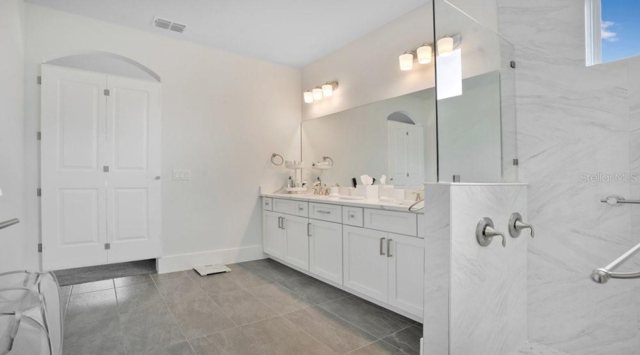 REUNION, Florida 34747, 5 Bedrooms Bedrooms, ,5 BathroomsBathrooms,Residential,For Sale,SPARKLING,0,MFRO6414491