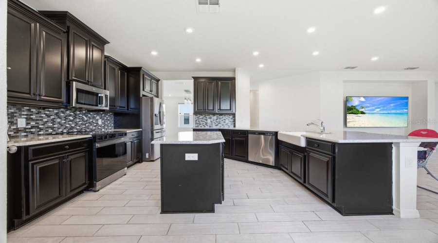 KISSIMMEE, Florida 34746, 4 Bedrooms Bedrooms, ,3 BathroomsBathrooms,Residential,For Sale,SWEETGRASS,0,MFRO6414490