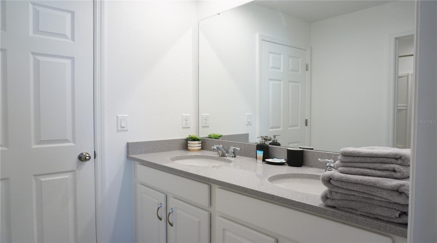 KISSIMMEE, Florida 34747, 6 Bedrooms Bedrooms, ,4 BathroomsBathrooms,Residential,For Sale,CAROLINE BAY,0,MFRO6410893