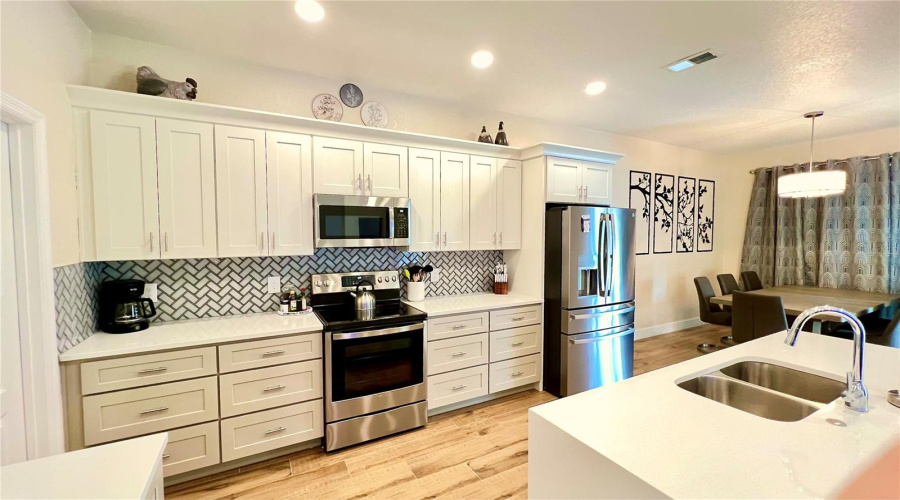 DAVENPORT, Florida 33897, 4 Bedrooms Bedrooms, ,3 BathroomsBathrooms,Residential,For Sale,BIRKDALE,0,MFRO6414597