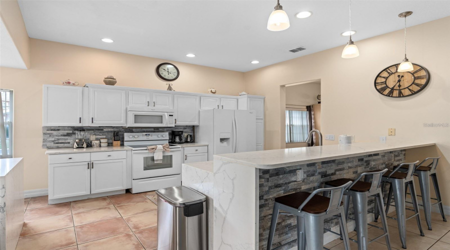 DAVENPORT, Florida 33897, 5 Bedrooms Bedrooms, ,7 BathroomsBathrooms,Residential,For Sale,VISTA,0,MFRO6414280