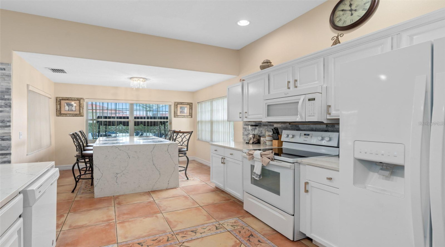 DAVENPORT, Florida 33897, 5 Bedrooms Bedrooms, ,7 BathroomsBathrooms,Residential,For Sale,VISTA,0,MFRO6414280