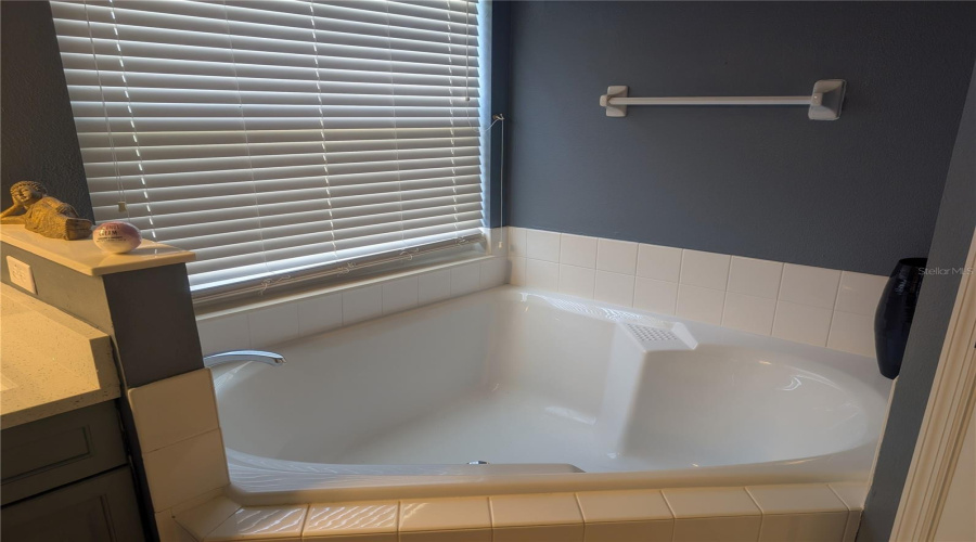 DAVENPORT, Florida 33897, 4 Bedrooms Bedrooms, ,2 BathroomsBathrooms,Residential,For Sale,KENSINGTON,0,MFRS5149615