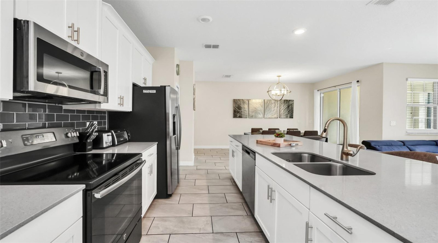 DAVENPORT, Florida 33896, 4 Bedrooms Bedrooms, ,3 BathroomsBathrooms,Residential,For Sale,PLUNKER,0,MFRO6414406