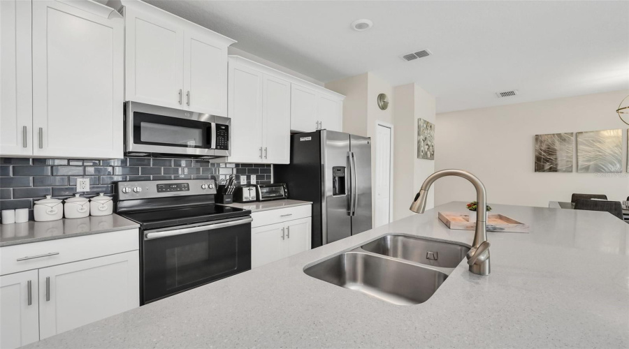 DAVENPORT, Florida 33896, 4 Bedrooms Bedrooms, ,3 BathroomsBathrooms,Residential,For Sale,PLUNKER,0,MFRO6414406