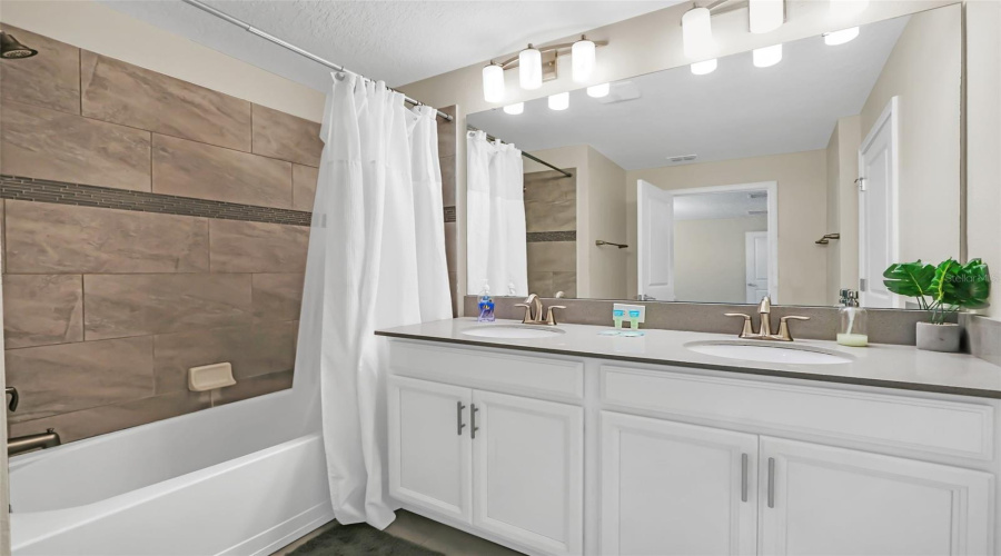 DAVENPORT, Florida 33896, 4 Bedrooms Bedrooms, ,3 BathroomsBathrooms,Residential,For Sale,PLUNKER,0,MFRO6414406