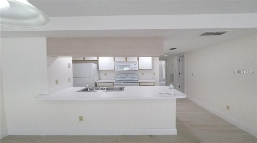 KISSIMMEE, Florida 34746, 3 Bedrooms Bedrooms, ,2 BathroomsBathrooms,Residential,For Sale,ROYAL BAY,0,MFRS5151472