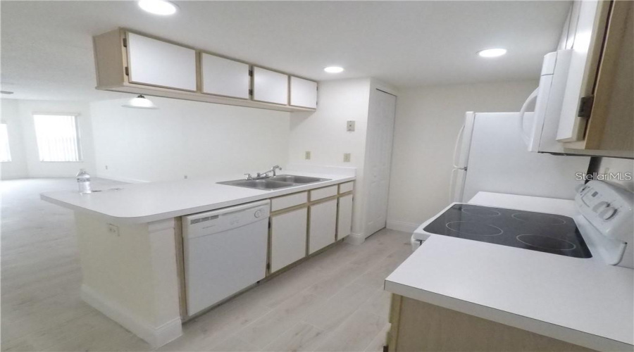 KISSIMMEE, Florida 34746, 3 Bedrooms Bedrooms, ,2 BathroomsBathrooms,Residential,For Sale,ROYAL BAY,0,MFRS5151472