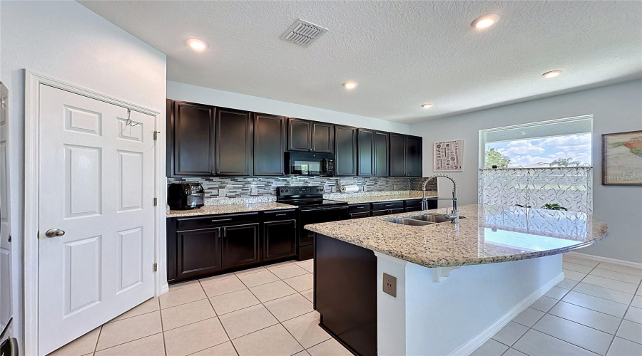 DAVENPORT, Florida 33896, 3 Bedrooms Bedrooms, ,2 BathroomsBathrooms,Residential,For Sale,ABERDEEN ST,0,MFRS5151089