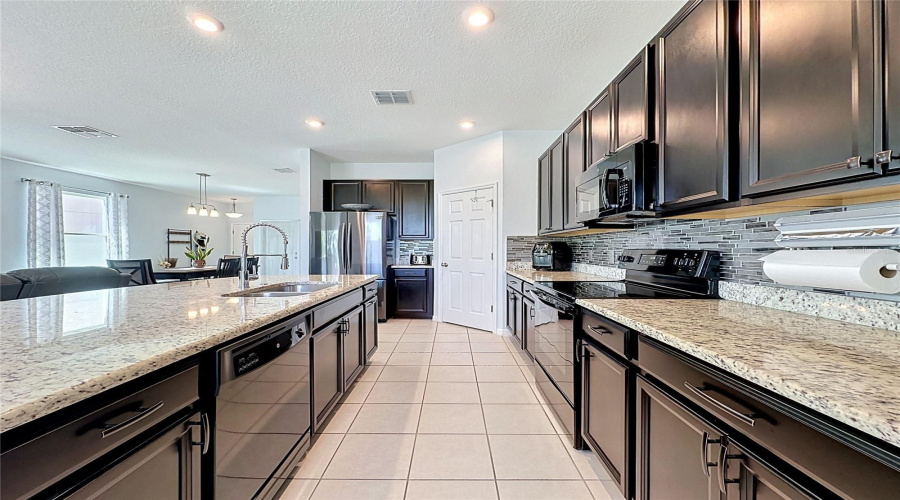 DAVENPORT, Florida 33896, 3 Bedrooms Bedrooms, ,2 BathroomsBathrooms,Residential,For Sale,ABERDEEN ST,0,MFRS5151089