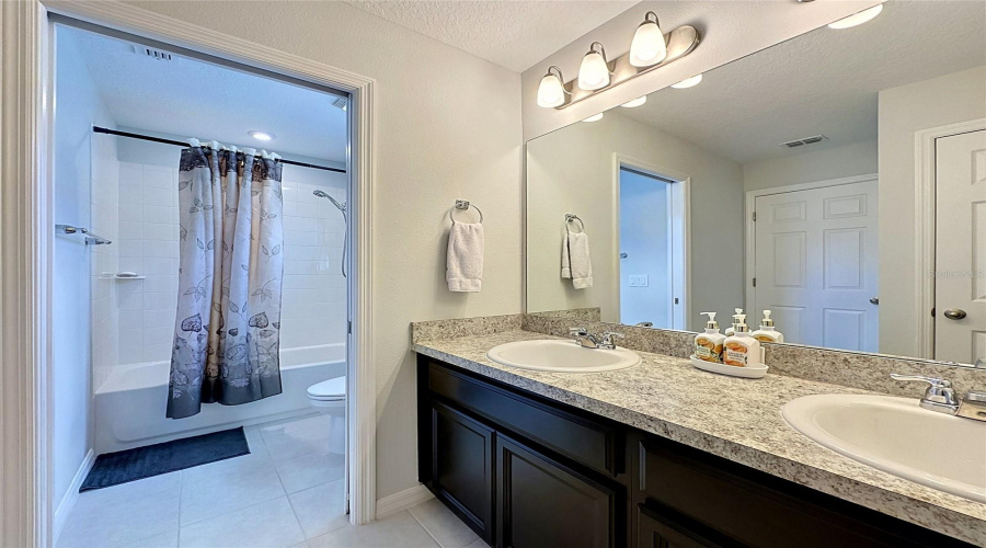 DAVENPORT, Florida 33896, 3 Bedrooms Bedrooms, ,2 BathroomsBathrooms,Residential,For Sale,ABERDEEN ST,0,MFRS5151089