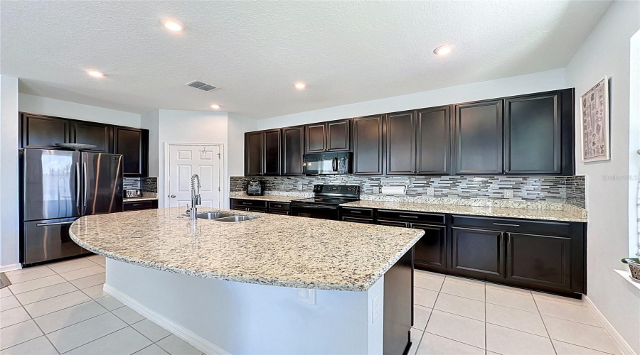 DAVENPORT, Florida 33896, 3 Bedrooms Bedrooms, ,2 BathroomsBathrooms,Residential,For Sale,ABERDEEN ST,0,MFRS5151089