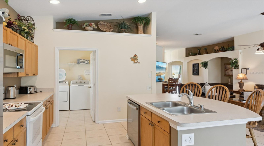 KISSIMMEE, Florida 34747, 4 Bedrooms Bedrooms, ,3 BathroomsBathrooms,Residential,For Sale,FAN PALM,0,MFRS5150408