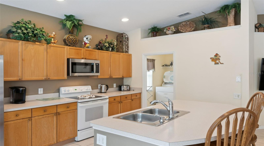 KISSIMMEE, Florida 34747, 4 Bedrooms Bedrooms, ,3 BathroomsBathrooms,Residential,For Sale,FAN PALM,0,MFRS5150408