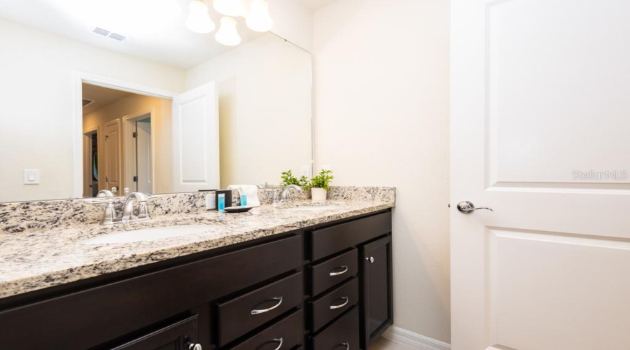 DAVENPORT, Florida 33897, 5 Bedrooms Bedrooms, ,4 BathroomsBathrooms,Residential,For Sale,JASMINE,0,MFRO6413858