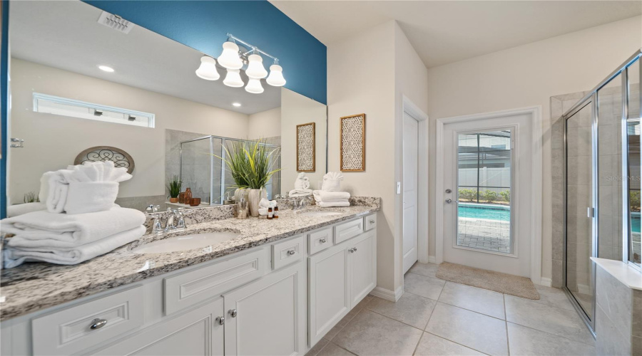 DAVENPORT, Florida 33897, 7 Bedrooms Bedrooms, ,5 BathroomsBathrooms,Residential,For Sale,LILAC,0,MFRO6413915