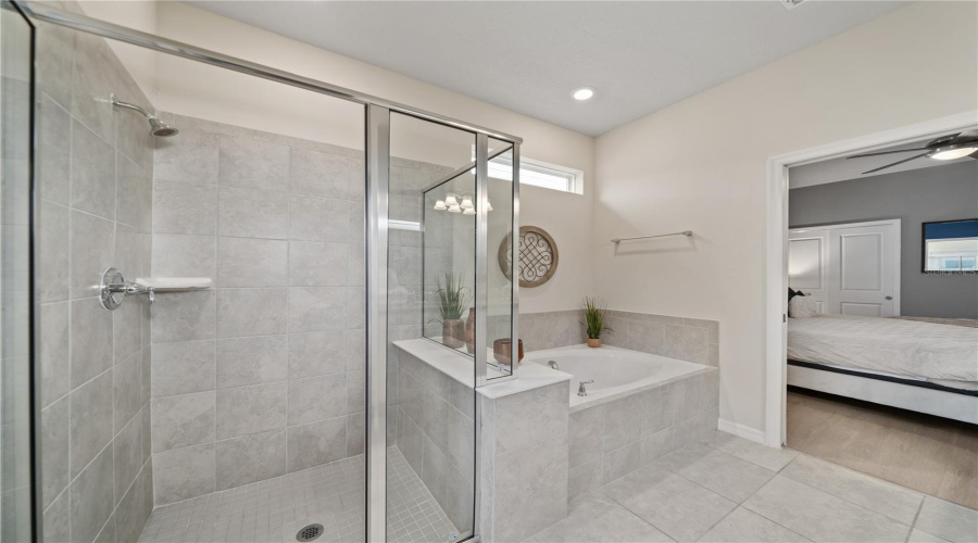 DAVENPORT, Florida 33897, 7 Bedrooms Bedrooms, ,5 BathroomsBathrooms,Residential,For Sale,LILAC,0,MFRO6413915
