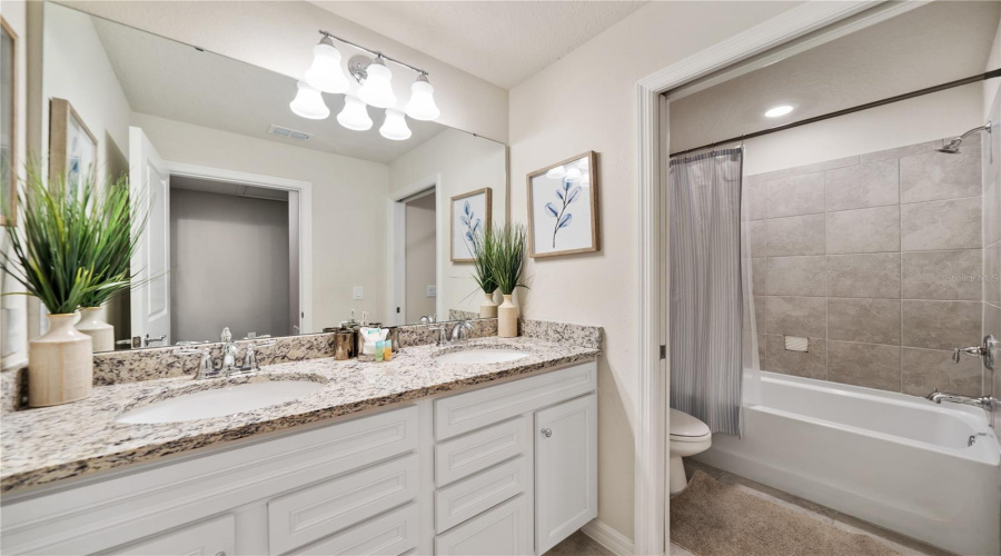 DAVENPORT, Florida 33897, 7 Bedrooms Bedrooms, ,5 BathroomsBathrooms,Residential,For Sale,LILAC,0,MFRO6413915