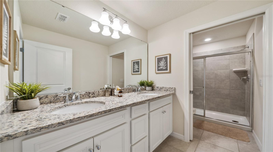 DAVENPORT, Florida 33897, 7 Bedrooms Bedrooms, ,5 BathroomsBathrooms,Residential,For Sale,LILAC,0,MFRO6413915