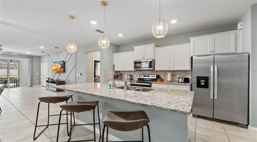 DAVENPORT, Florida 33897, 7 Bedrooms Bedrooms, ,5 BathroomsBathrooms,Residential,For Sale,LILAC,0,MFRO6413915