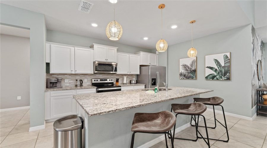DAVENPORT, Florida 33897, 7 Bedrooms Bedrooms, ,5 BathroomsBathrooms,Residential,For Sale,LILAC,0,MFRO6413915