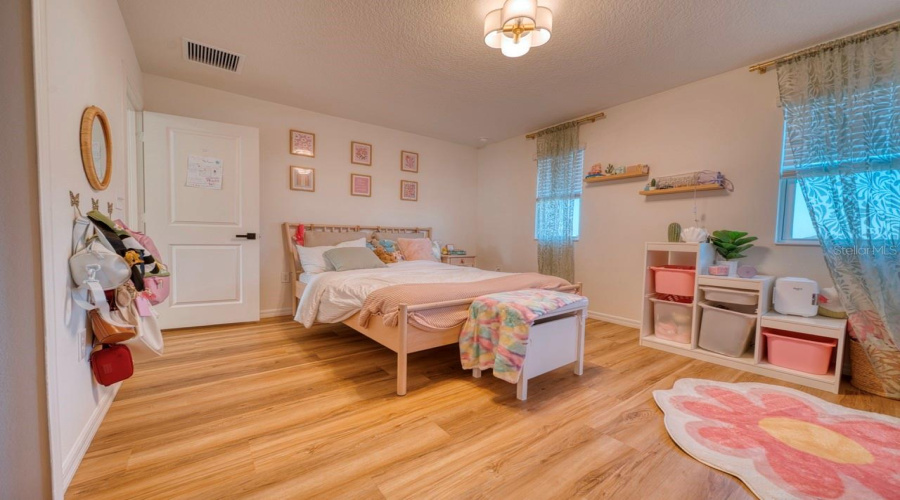 DAVENPORT, Florida 33896, 5 Bedrooms Bedrooms, ,3 BathroomsBathrooms,Residential,For Sale,ALVANLEY,0,MFRS5150569