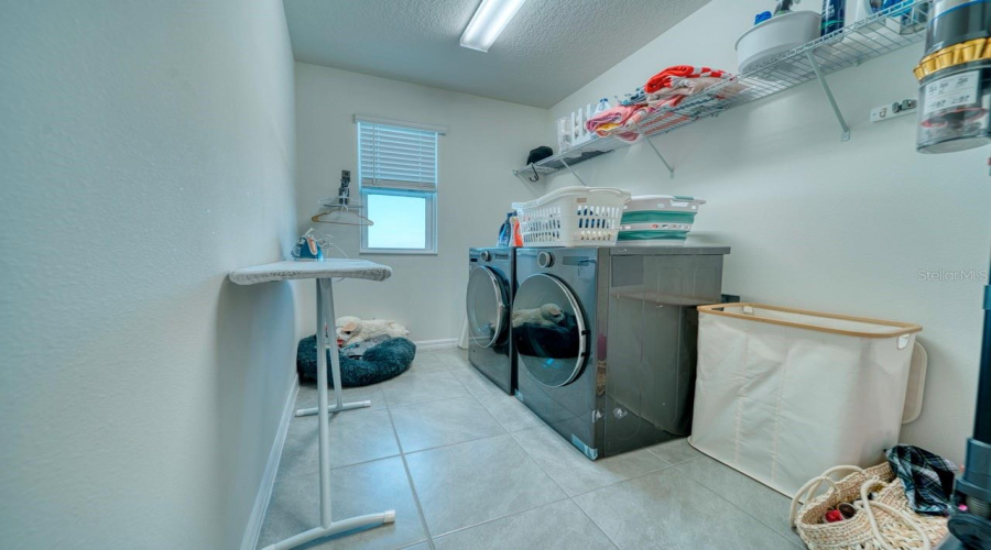 DAVENPORT, Florida 33896, 5 Bedrooms Bedrooms, ,3 BathroomsBathrooms,Residential,For Sale,ALVANLEY,0,MFRS5150569