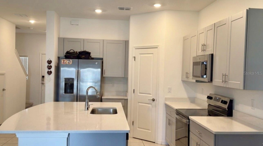 DAVENPORT, Florida 33837, 3 Bedrooms Bedrooms, ,2 BathroomsBathrooms,Residential,For Sale,CANARY,0,MFRS5151311