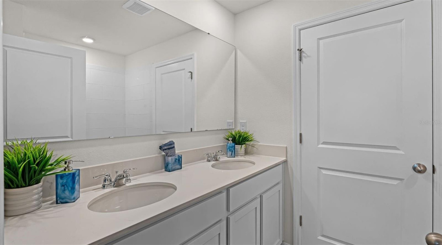 KISSIMMEE, Florida 34746, 3 Bedrooms Bedrooms, ,2 BathroomsBathrooms,Residential,For Sale,LEYLAND,0,MFRO6414932