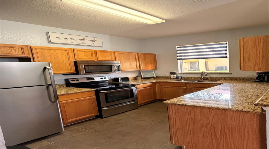 GRANITE COUNTERTOPS FULLY EQUIPPED KITCHEN W sTAINLESS STEAL APPLIANCES