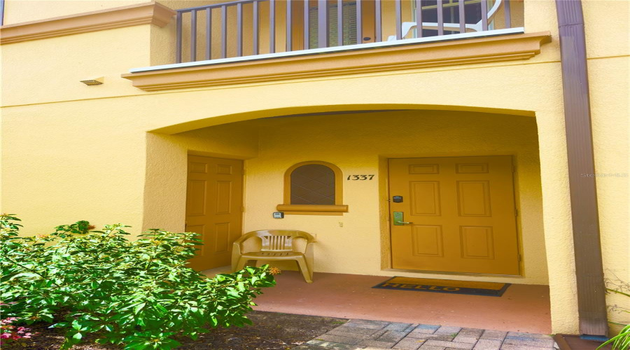 FRONT ENTRANCE  LOCK OFF STYLE WITH FIRST FLOOR SUITE AND BATHROOM