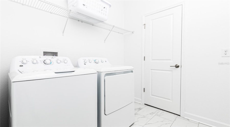 DAVENPORT, Florida 33896, 5 Bedrooms Bedrooms, ,5 BathroomsBathrooms,Residential,For Sale,LEADER,0,MFRO6413844