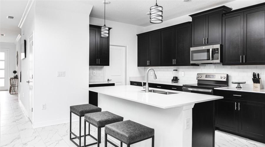 DAVENPORT, Florida 33896, 5 Bedrooms Bedrooms, ,5 BathroomsBathrooms,Residential,For Sale,LEADER,0,MFRO6413844