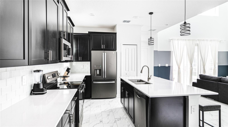 DAVENPORT, Florida 33896, 5 Bedrooms Bedrooms, ,5 BathroomsBathrooms,Residential,For Sale,LEADER,0,MFRO6413844