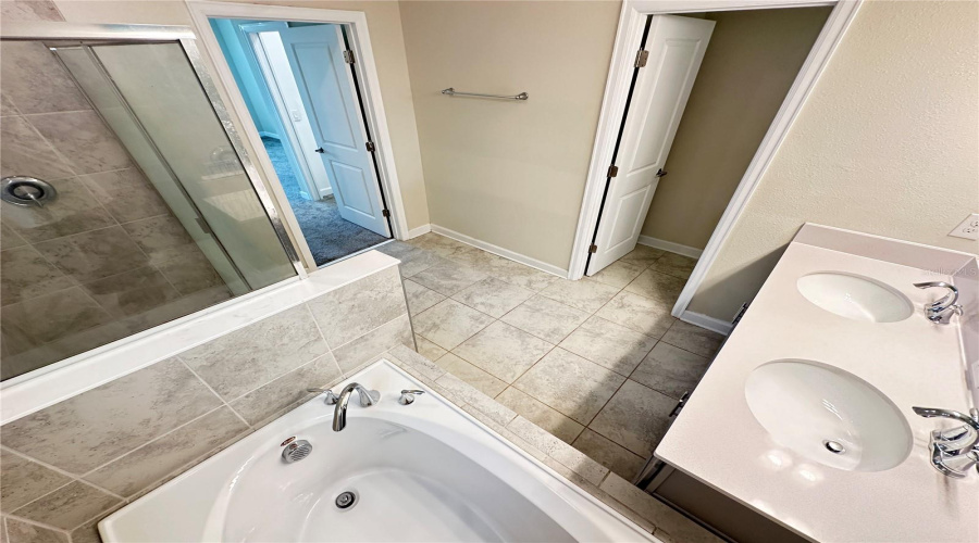 KISSIMMEE, Florida 34746, 4 Bedrooms Bedrooms, ,3 BathroomsBathrooms,Residential,For Sale,TITLE,0,MFRO6415126
