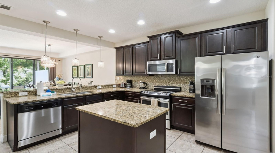 DAVENPORT, Florida 33896, 4 Bedrooms Bedrooms, ,3 BathroomsBathrooms,Residential,For Sale,ROSEVILLE,0,MFRO6415114