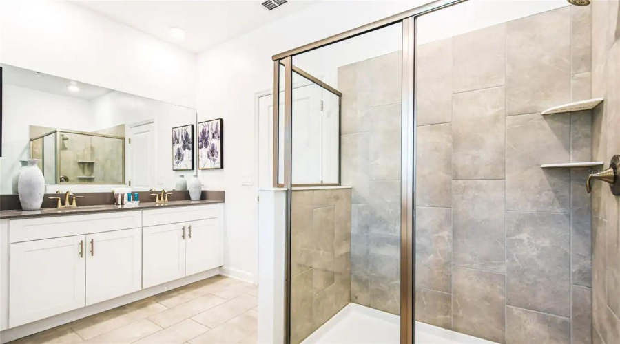 KISSIMMEE, Florida 34746, 9 Bedrooms Bedrooms, ,5 BathroomsBathrooms,Residential,For Sale,PROTAGONIST,0,MFRO6415462
