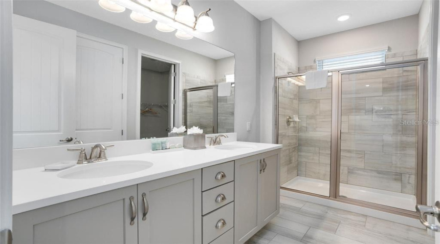 KISSIMMEE, Florida 34747, 5 Bedrooms Bedrooms, ,4 BathroomsBathrooms,Residential,For Sale,SOUTHFIELD,0,MFRO6412556