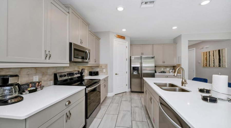 KISSIMMEE, Florida 34747, 5 Bedrooms Bedrooms, ,4 BathroomsBathrooms,Residential,For Sale,SOUTHFIELD,0,MFRO6412556