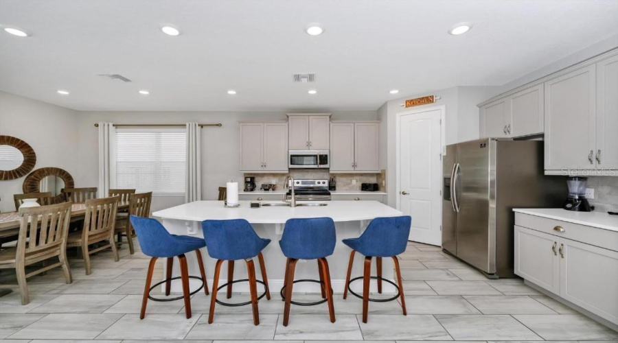 KISSIMMEE, Florida 34747, 5 Bedrooms Bedrooms, ,4 BathroomsBathrooms,Residential,For Sale,SOUTHFIELD,0,MFRO6412556