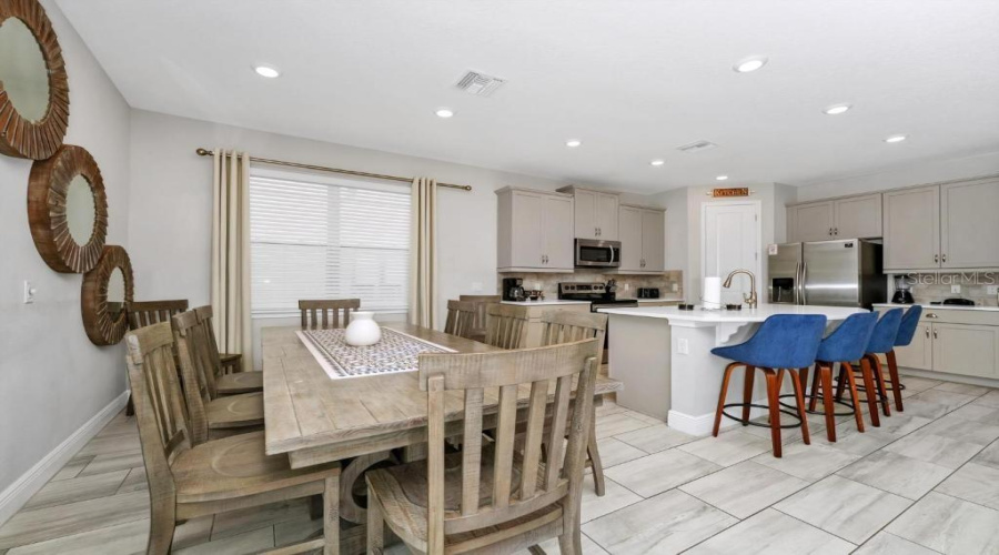 KISSIMMEE, Florida 34747, 5 Bedrooms Bedrooms, ,4 BathroomsBathrooms,Residential,For Sale,SOUTHFIELD,0,MFRO6412556
