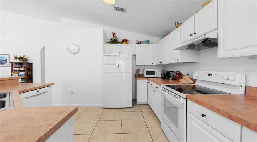 KISSIMMEE, Florida 34746, 4 Bedrooms Bedrooms, ,2 BathroomsBathrooms,Residential,For Sale,CUMBRIAN LAKES,0,MFRO6415416
