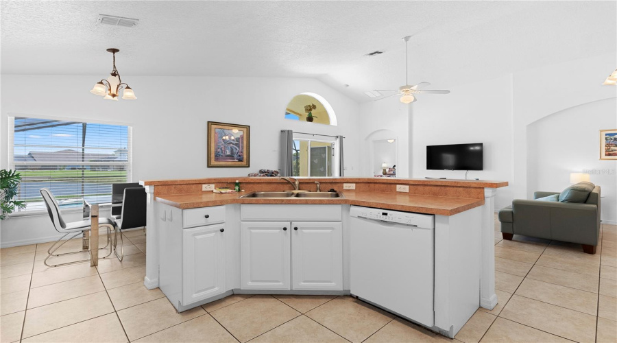 KISSIMMEE, Florida 34746, 4 Bedrooms Bedrooms, ,2 BathroomsBathrooms,Residential,For Sale,CUMBRIAN LAKES,0,MFRO6415416
