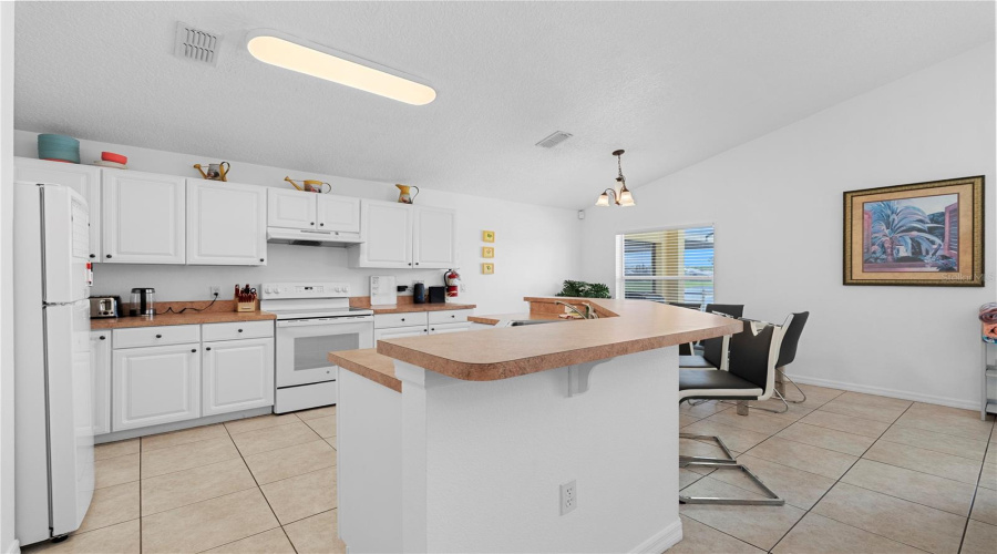 KISSIMMEE, Florida 34746, 4 Bedrooms Bedrooms, ,2 BathroomsBathrooms,Residential,For Sale,CUMBRIAN LAKES,0,MFRO6415416