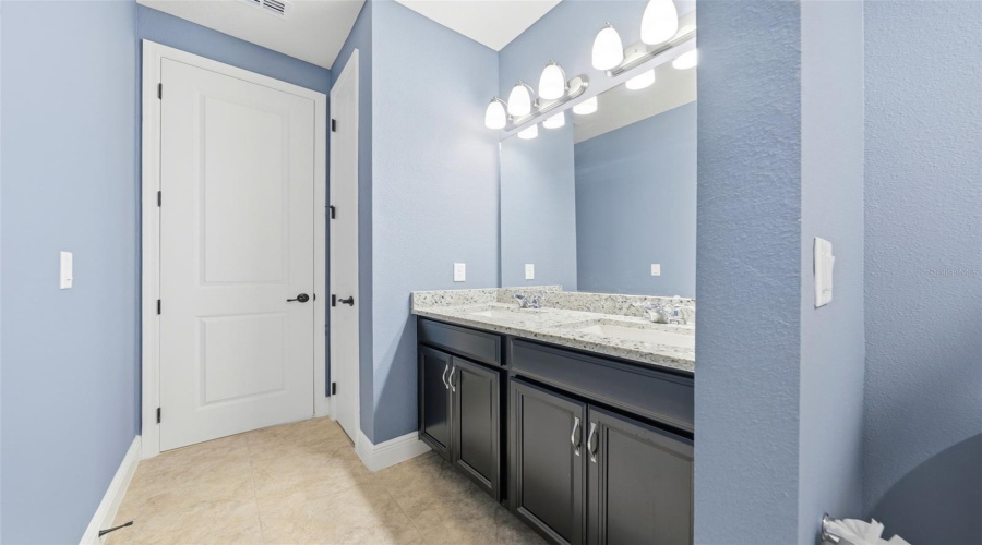 ORLANDO, Florida 32836, 4 Bedrooms Bedrooms, ,4 BathroomsBathrooms,Residential,For Sale,LUDINGTON,0,MFRO6412891