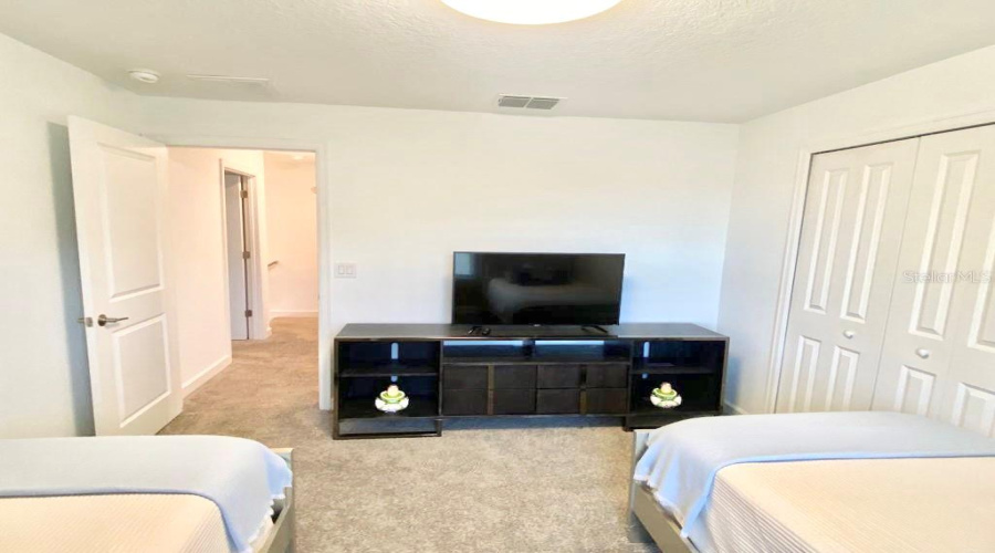 DAVENPORT, Florida 33896, 5 Bedrooms Bedrooms, ,4 BathroomsBathrooms,Residential,For Sale,CABOT CLIFFS,0,MFRO6415509