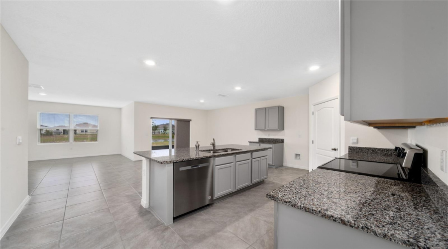 DAVENPORT, Florida 33837, 4 Bedrooms Bedrooms, ,2 BathroomsBathrooms,Residential,For Sale,RED HILL,0,MFRO6414870