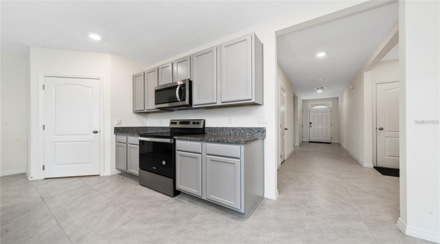 DAVENPORT, Florida 33837, 4 Bedrooms Bedrooms, ,2 BathroomsBathrooms,Residential,For Sale,RED HILL,0,MFRO6414870