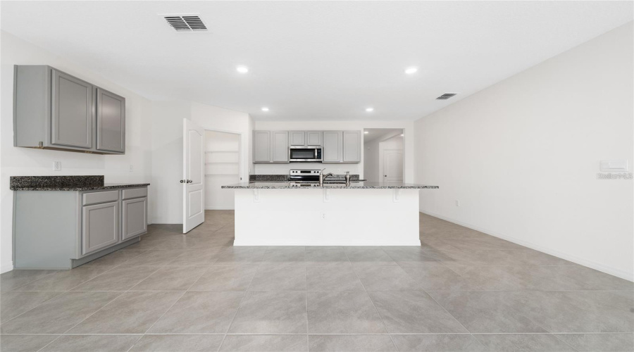 DAVENPORT, Florida 33837, 4 Bedrooms Bedrooms, ,2 BathroomsBathrooms,Residential,For Sale,RED HILL,0,MFRO6414870