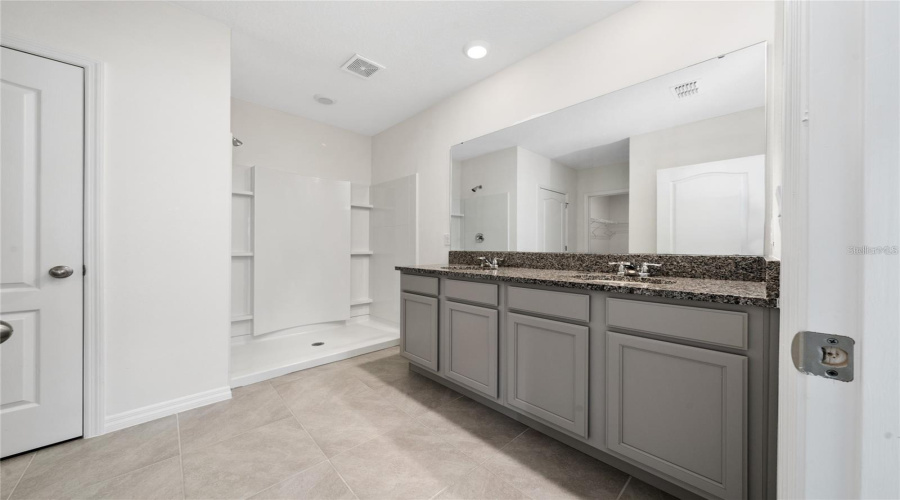 DAVENPORT, Florida 33837, 4 Bedrooms Bedrooms, ,2 BathroomsBathrooms,Residential,For Sale,RED HILL,0,MFRO6414870